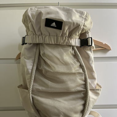 Beiger Adidas Rucksack