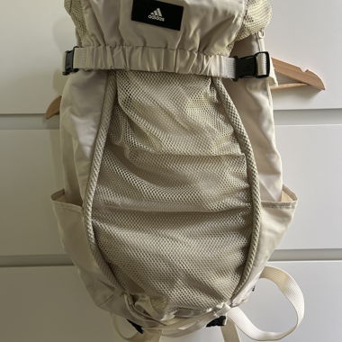 Beiger Adidas Rucksack