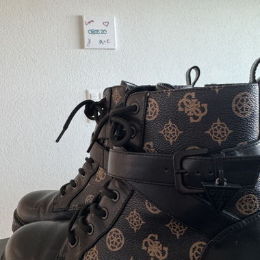 Guess Schnürstiefeletten