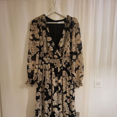 Kleid midi mit Blumenmuster