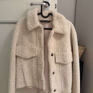 Giacca teddy beige di Zara