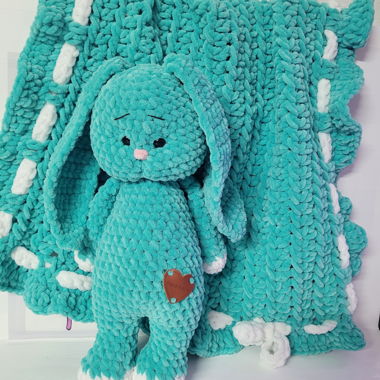 Handgemachte Decke mit Kaninchen