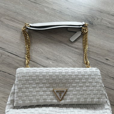 Sac Guess et sac avec des perles 