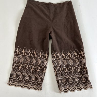 Pantalons Capri marron brodés