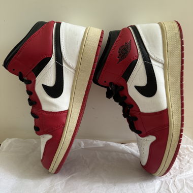 Air Jordan 1 Mid Chicago