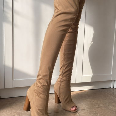 Stivali beige sopra al ginocchio Public Desire