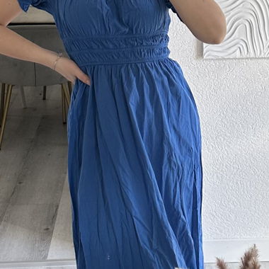 Blaues Off-Shoulder Maxikleid