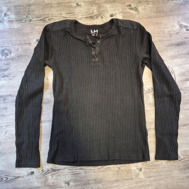 Thin black sweater LH