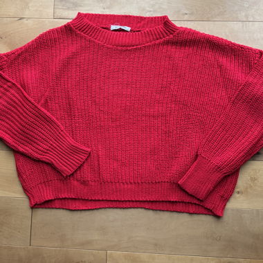 roter Strickpullover