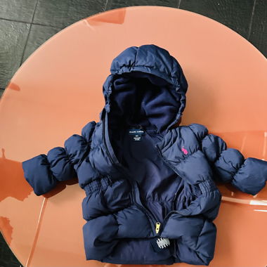 Doudoune pour 9 mois de la marque Ralph Lauren.