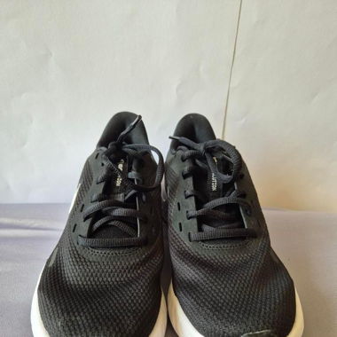 NIke Revolution 5