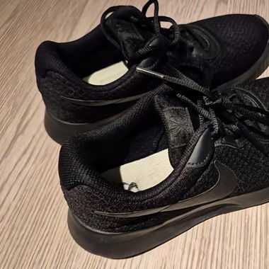 Baskets Nike Noires