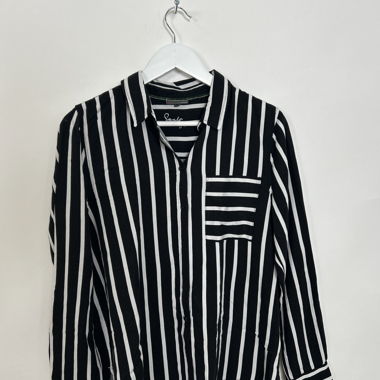 Chemise à rayures boutonnée