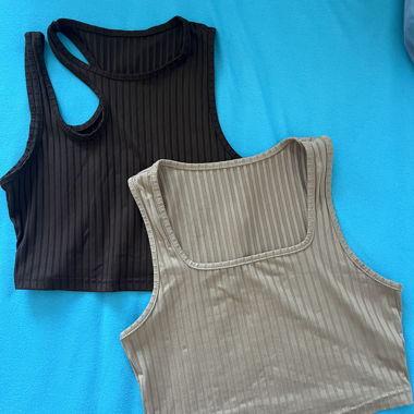 2-pack of sleeveless tops