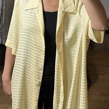 Gelbe Bluse