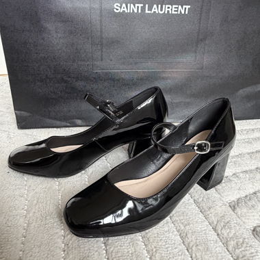 Schwarze Lack-Pumps mit Riemchen, Grösse 39