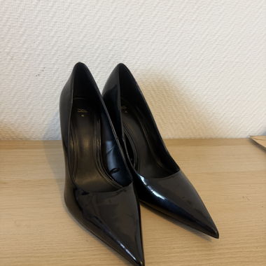 Black patent stiletto high heels