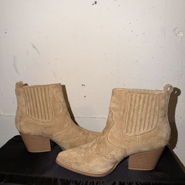 Stivaletti in camoscio beige