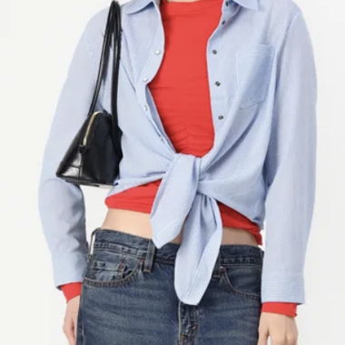 Camicia azzurra chiara da annodare