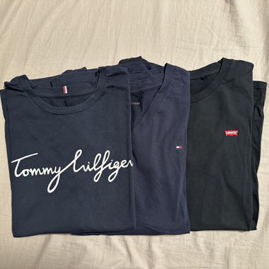 T-Shirts Set von 3 (Thommy Hilfiger, Levi’s)