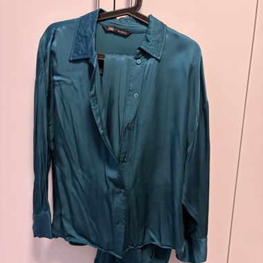 Chemisier en satin ZARA avec pantalon inclus