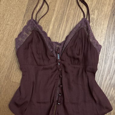 Burgunderfarbene Spitzen-Camisole