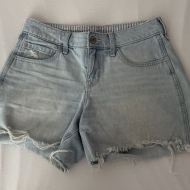 Short in denim a lavaggio chiaro