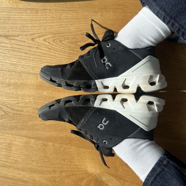 ON Schuhe schwarz und weiss