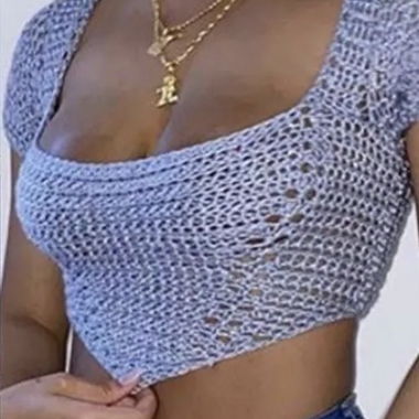 Haut court au crochet bleu avec bretelles réglables