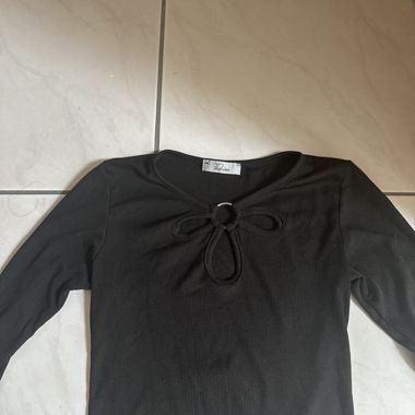 Schwarzes Top
