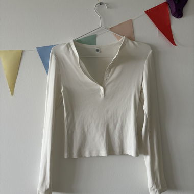 Top a coste stile Henley UNIQLO bianco