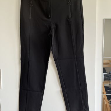 Black fitted trousers