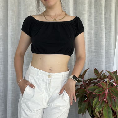 Hollister Black top court épaules dénudées