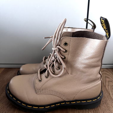 Bottes Dr. Martens, taille 38 beige, cuir souple