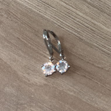 Boucles d’oreilles argentées avec pierre