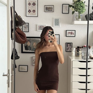 Mini abito marrone senza spalline
