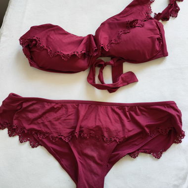 Bikini bordeaux mignon