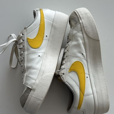 Sneaker Nike bianco/giallo