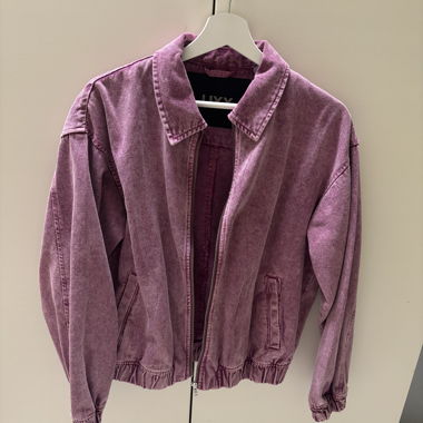 Veste en jean rose-violacée