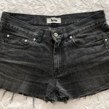 Acne Jeansshorts, kurze Hose, schwarz-grau M 38