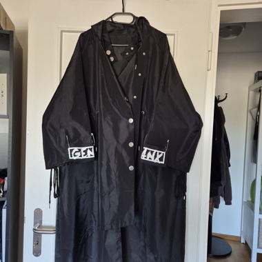 Manteau noir avec capuche
