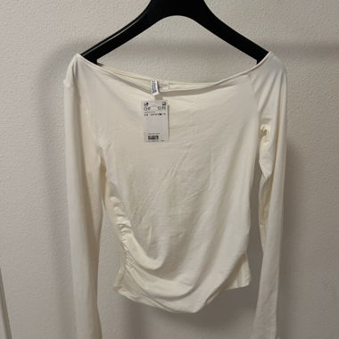 Off-shoulder long sleeve white