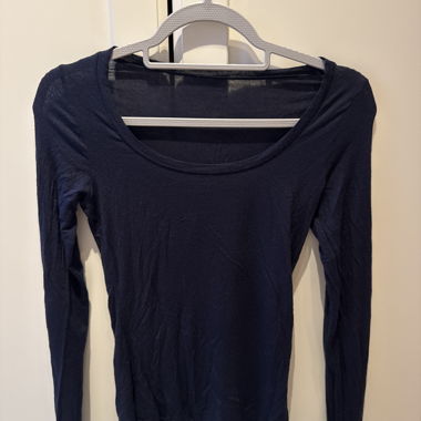 Haut intimissimi en cachemire bleu foncé