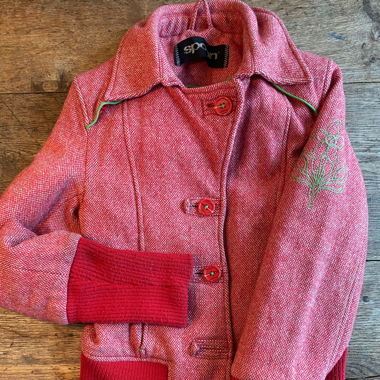 Rote Herbstjacke