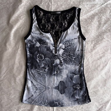 “My floral loneliness” floral lace top
