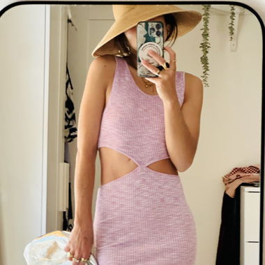 Robe moulante violette ajourée