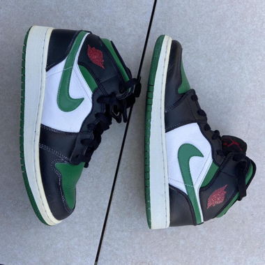 Nike Air Jordan Mid 1 Sneaker