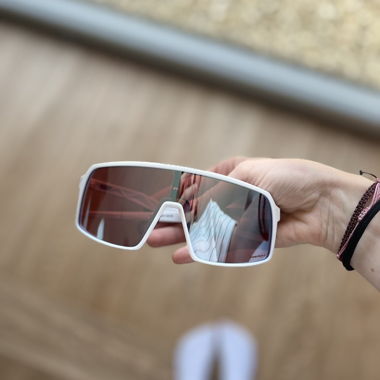 Occhiali da sport Oakley bianchi, modello Sutro