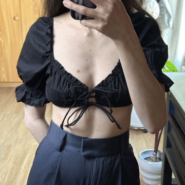 Sweetheart black crop top