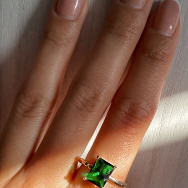 GOLD RING WITH GREEN ZIRCON